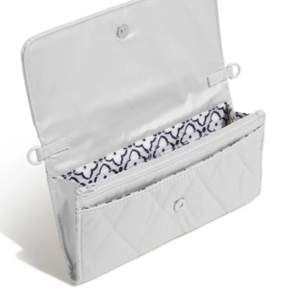 NWT Vera Bradley Quilted Oyster Mushroom Crossbody Wallet Bag. (silver grey)